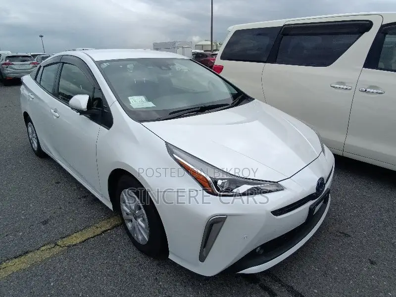 Toyota Prius L 2021 Pearl