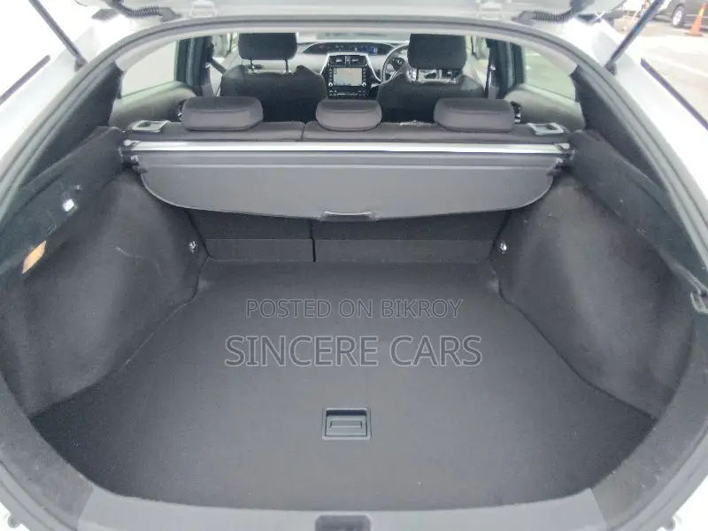 Toyota Prius L 2021 Pearl