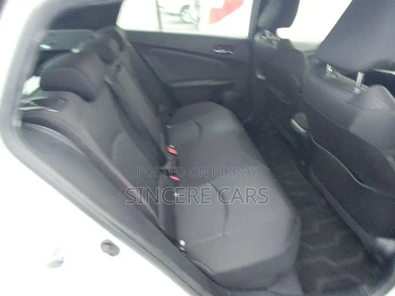Toyota Prius L 2021 Pearl