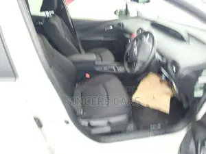Toyota Prius L 2021 Pearl