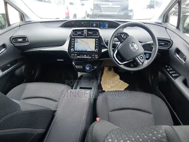 Toyota Prius L 2021 Pearl