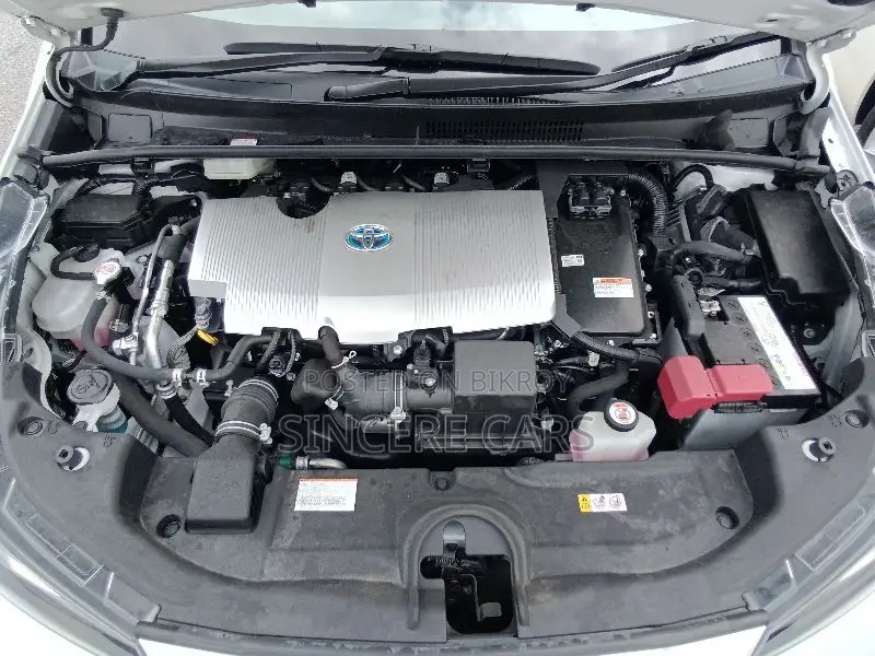 Toyota Prius L 2021 Pearl