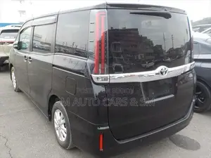 টয়োটা নোয়া ২.০ এফডব্লিউডি (৭ সিটার) ২০২১ কালো