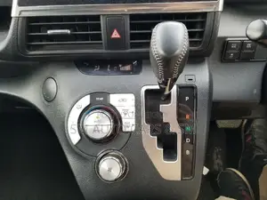 Toyota Sienta 1.5 Hybrid FWD 2021 Pearl