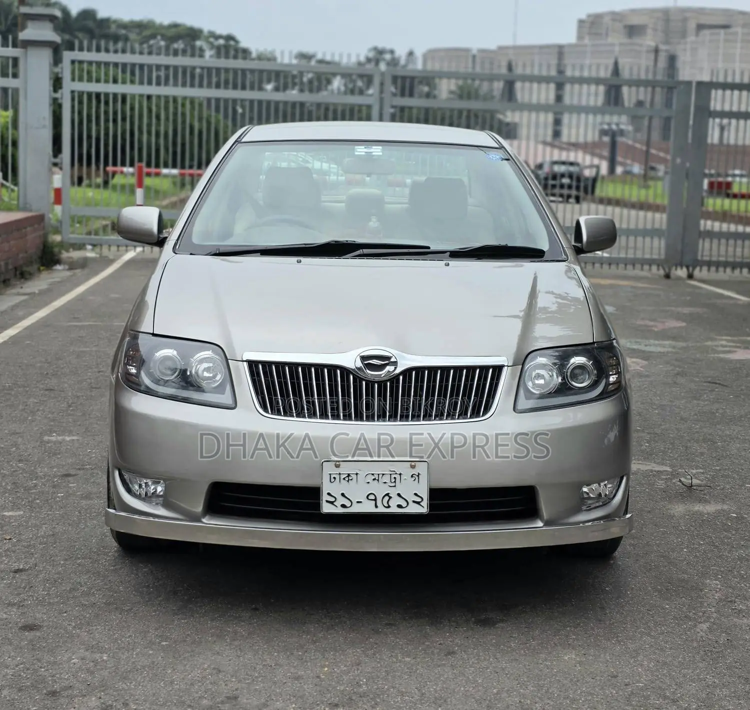 Toyota Corolla 2004 Gold