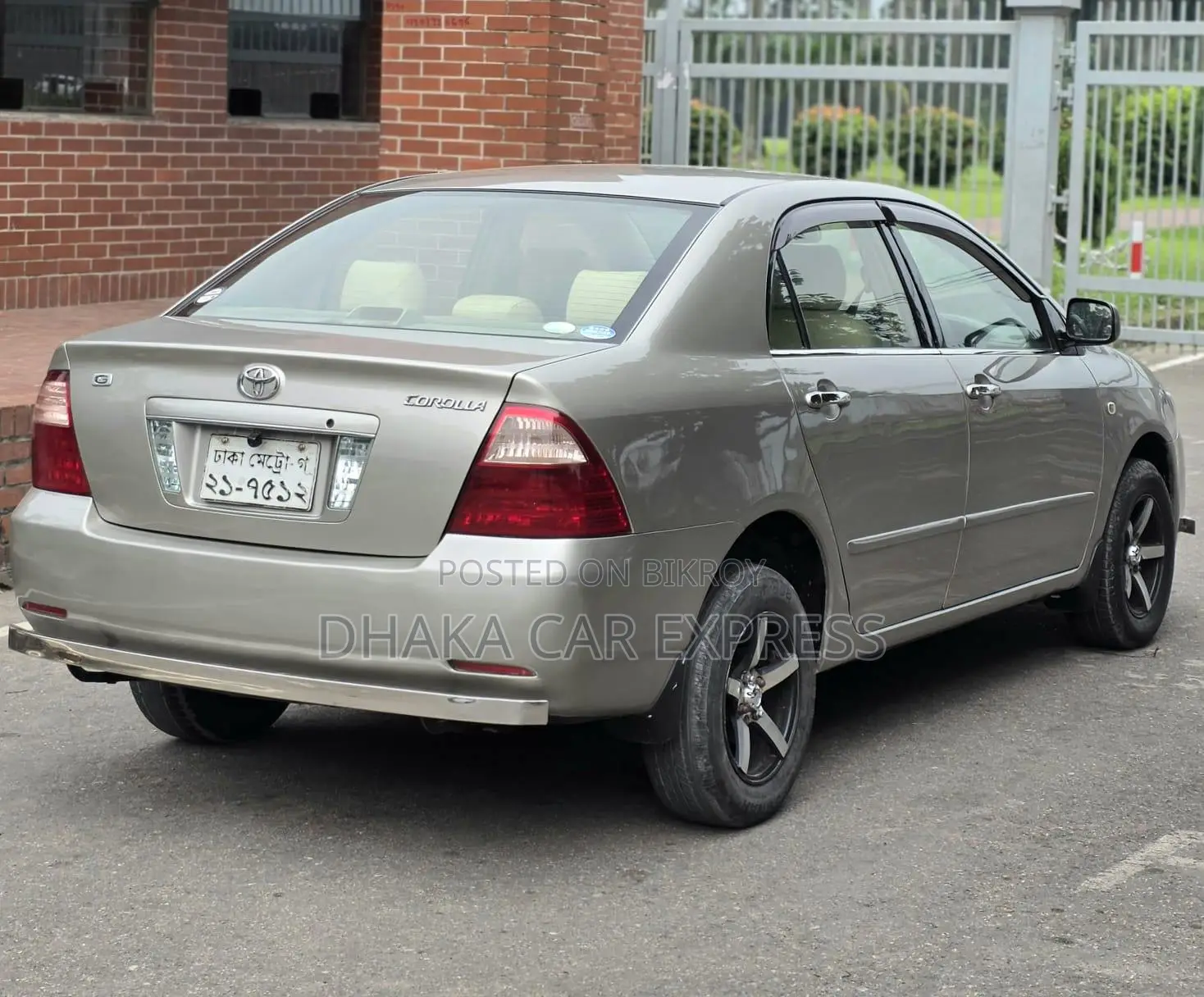Toyota Corolla 2004 Gold