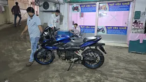 বাজাজ পালসার ১৫০ ২০১৭ নীল