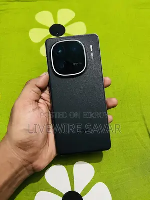আইকিউওও ১২ ৫১২ জিবি কালো
