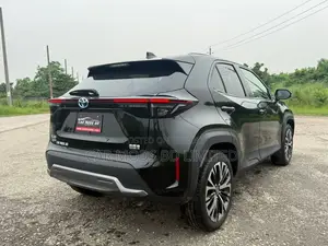 Toyota Yaris Cross 1.5 Hybrid FWD 2022 Black