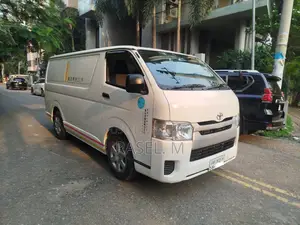 Toyota HiAce 2016 White