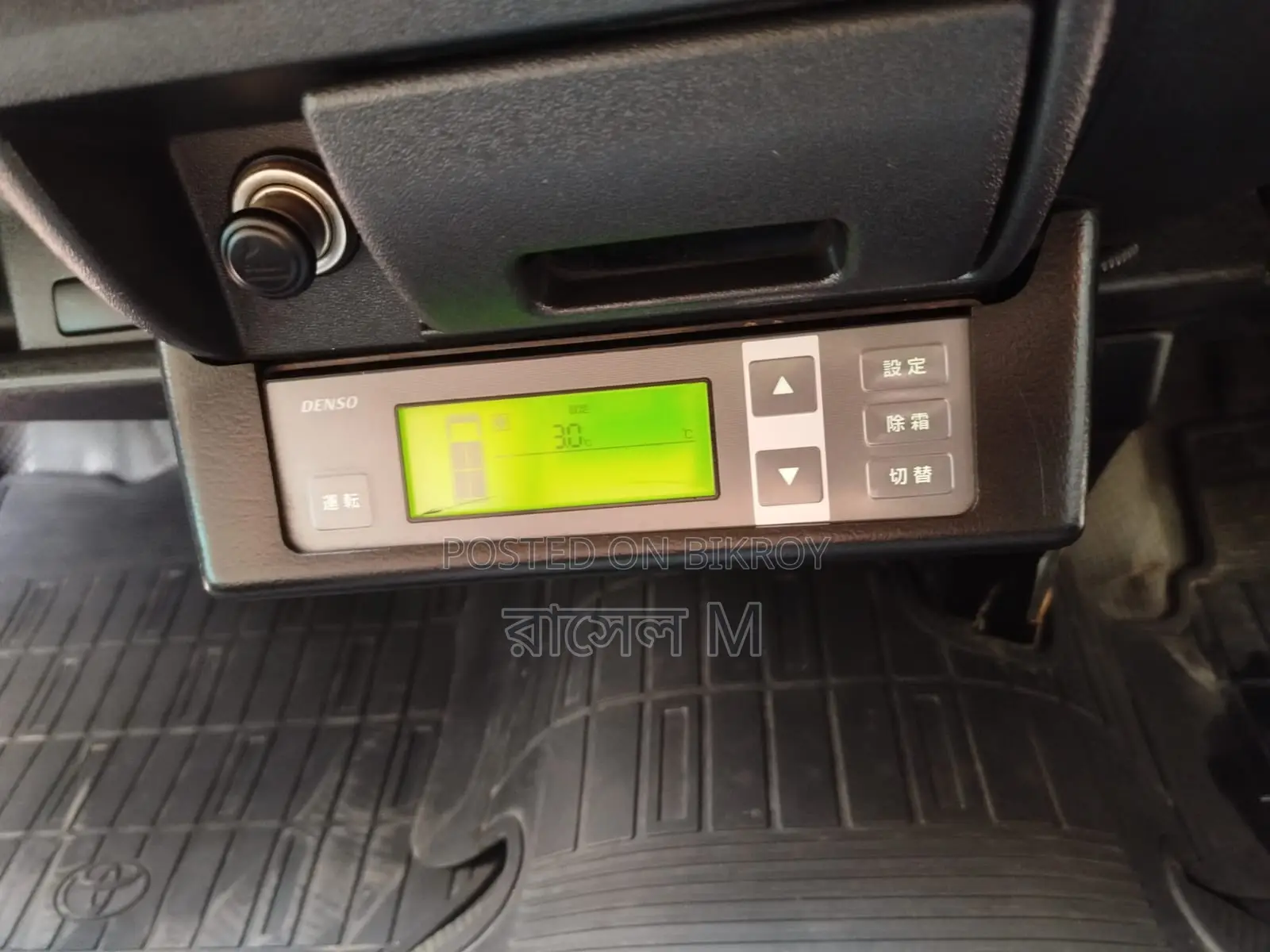 Toyota HiAce 2016 White