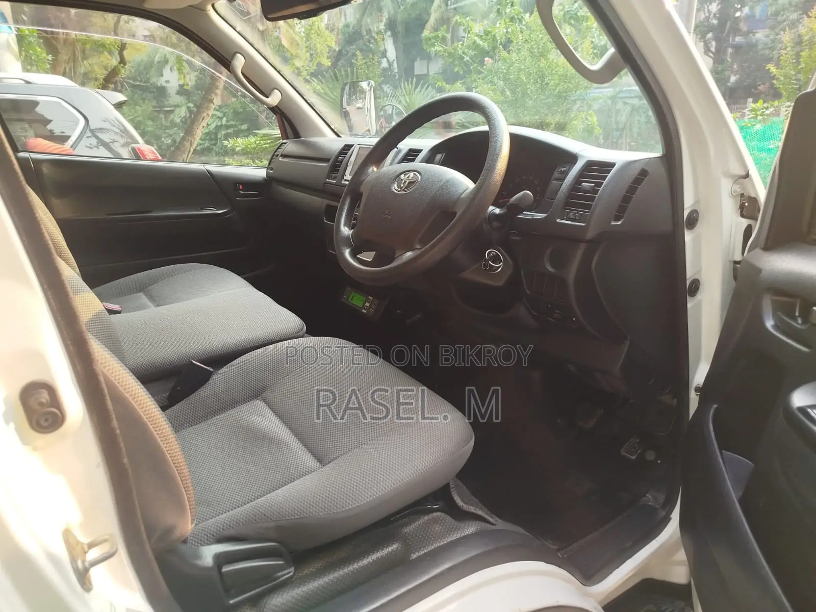 Toyota HiAce 2016 White