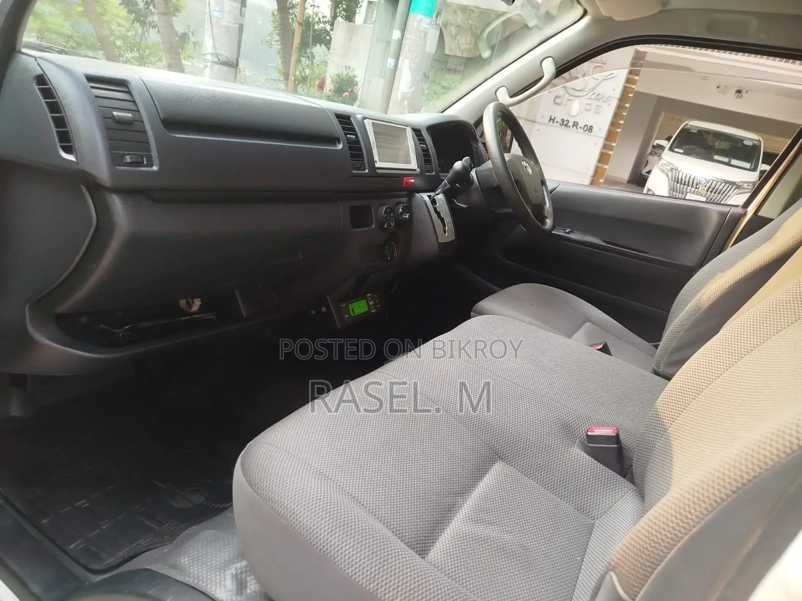 Toyota HiAce 2016 White