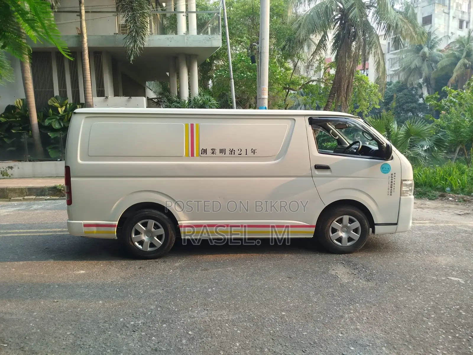 Toyota HiAce 2016 White