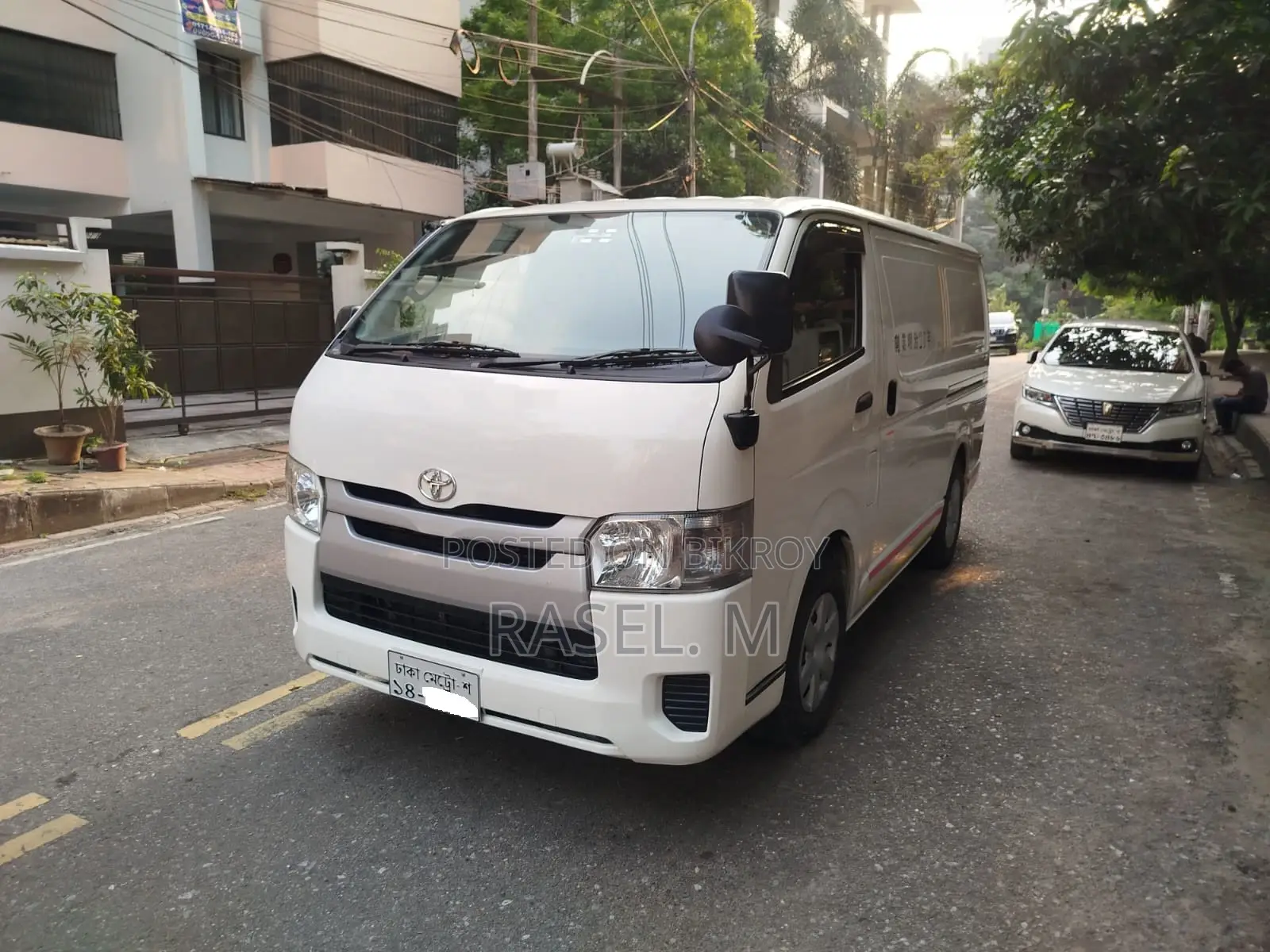 Toyota HiAce 2016 White