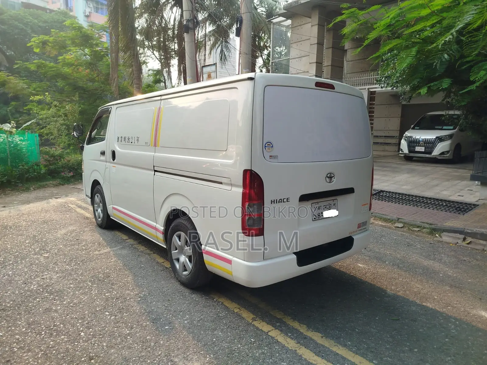 Toyota HiAce 2016 White