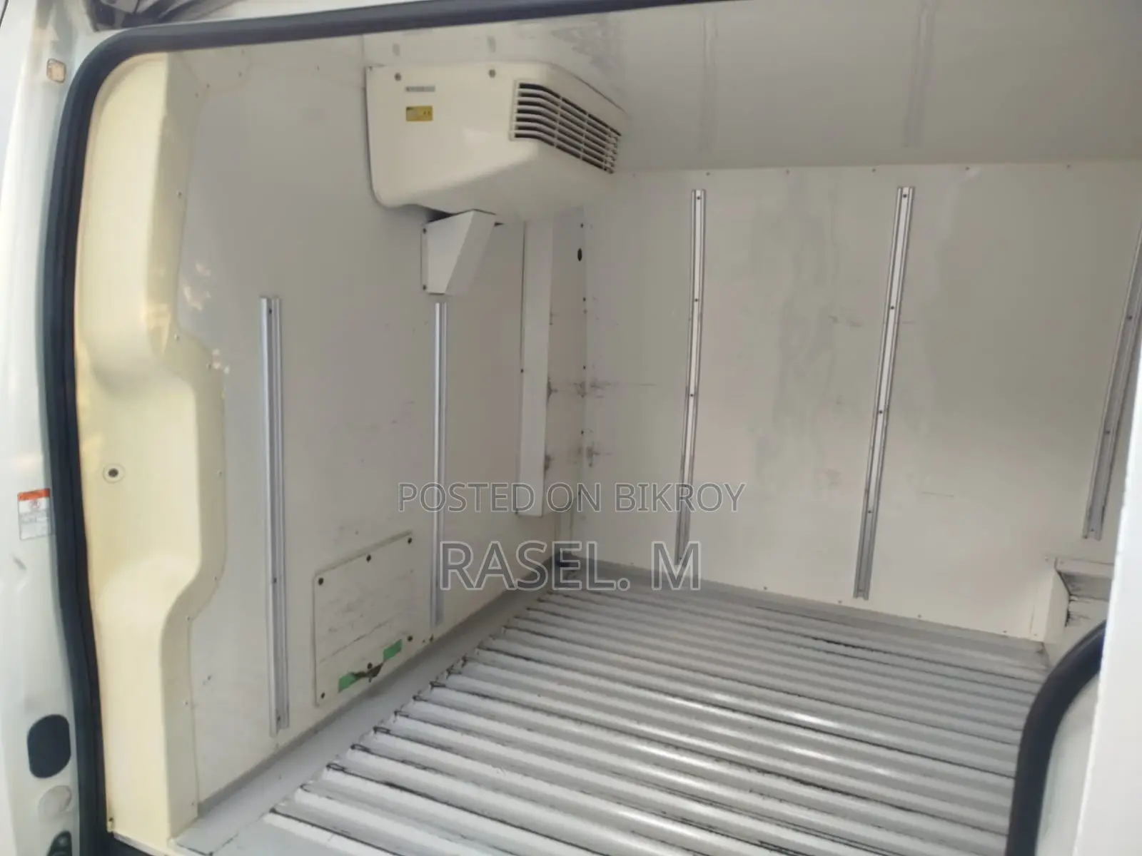 Toyota HiAce 2016 White
