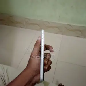 নতুন অ্যাপল আইফোন এক্সআর ৬৪ জিবি হোয়াইট