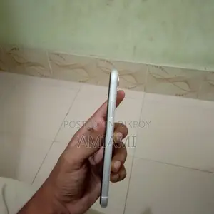 নতুন অ্যাপল আইফোন এক্সআর ৬৪ জিবি হোয়াইট