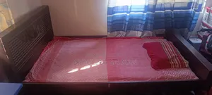 সিঙ্গেল কাঠের খাট বিক্রয়ের জন্য