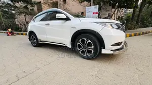 Honda Vezel 1.5 Hybrid 2WD 2014 Pearl