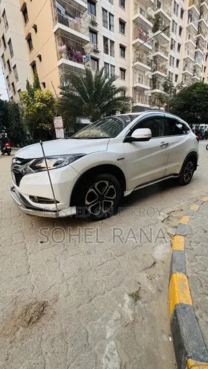 Honda Vezel 1.5 Hybrid 2WD 2014 Pearl