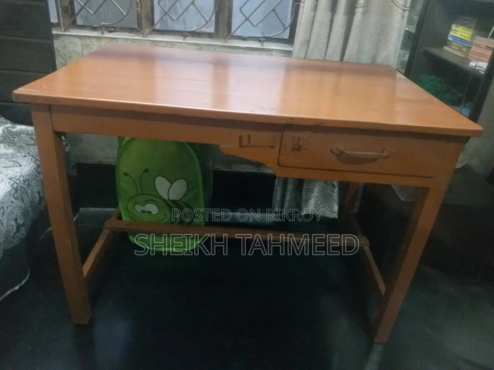 রিডিং টেবিল