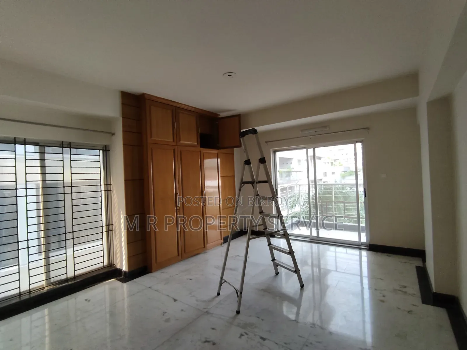 Nice 2200 SFT Office Rent Gulshan-2