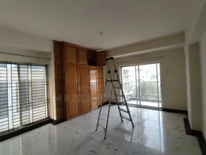 Nice 2200 SFT Office Rent Gulshan-2