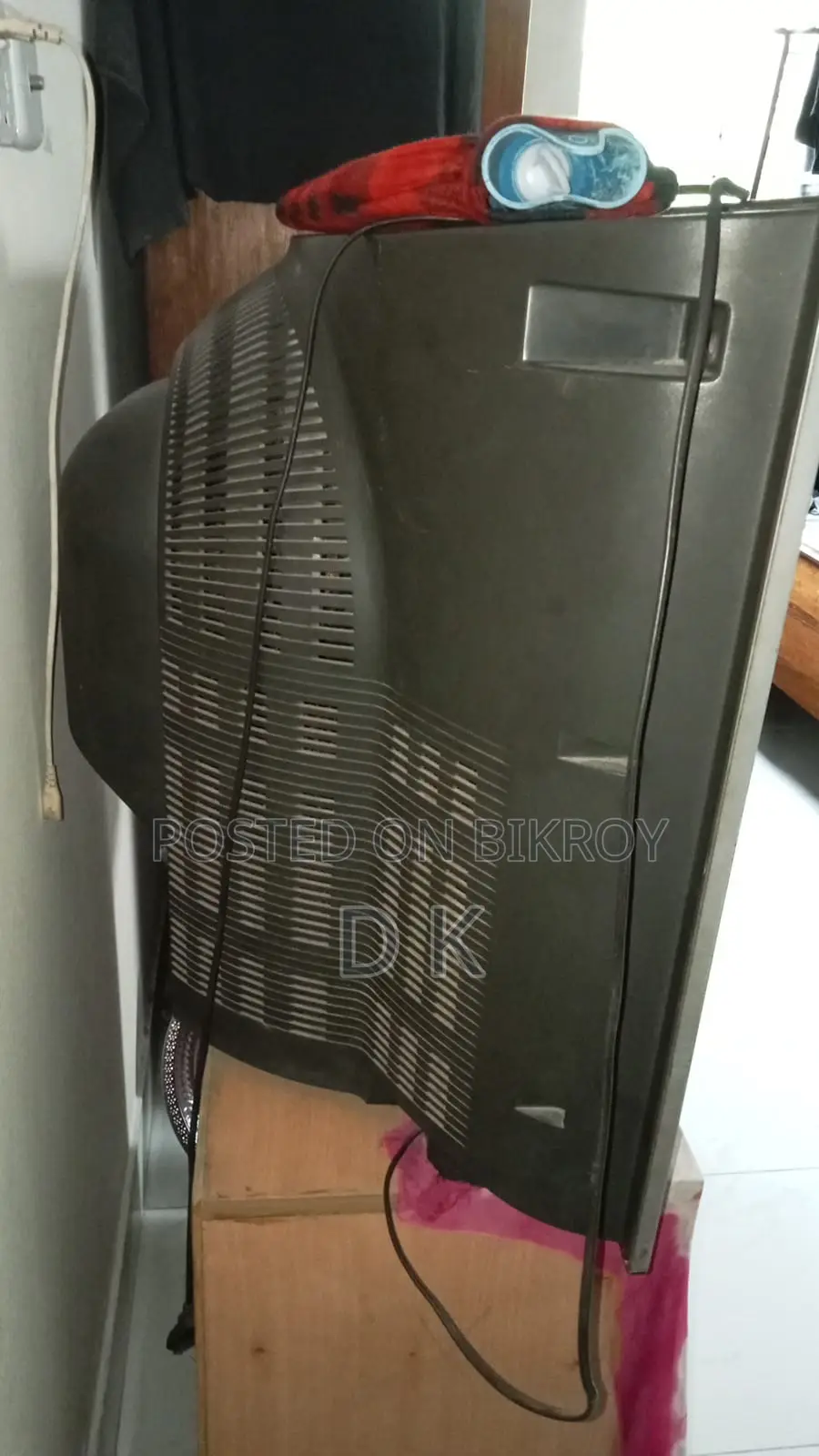 Lg Tv (Crt Monitor) 32''
