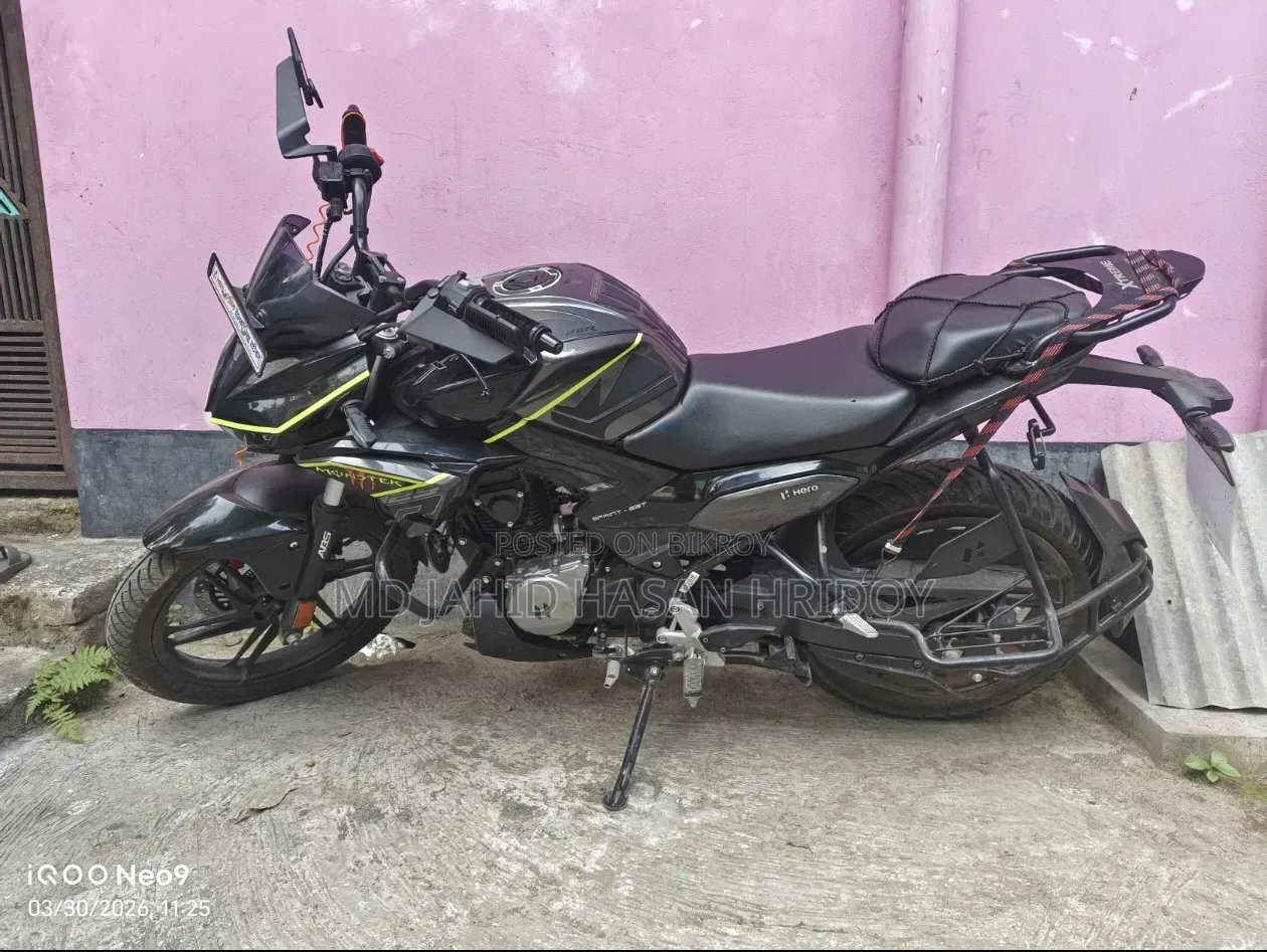হিরো এক্সট্রিম ১২৫আর ২০২৫ কালো