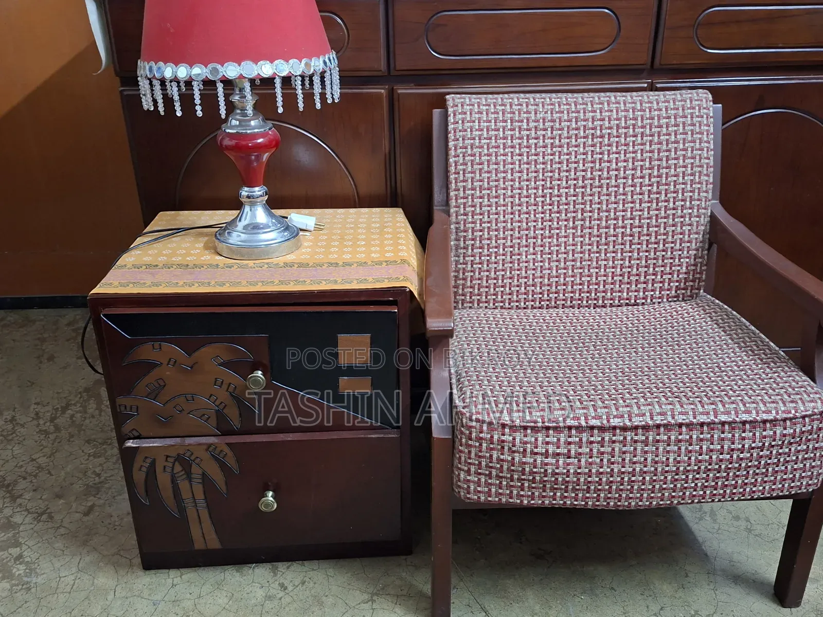Sofa-Chair Bedside Table With Lamp
