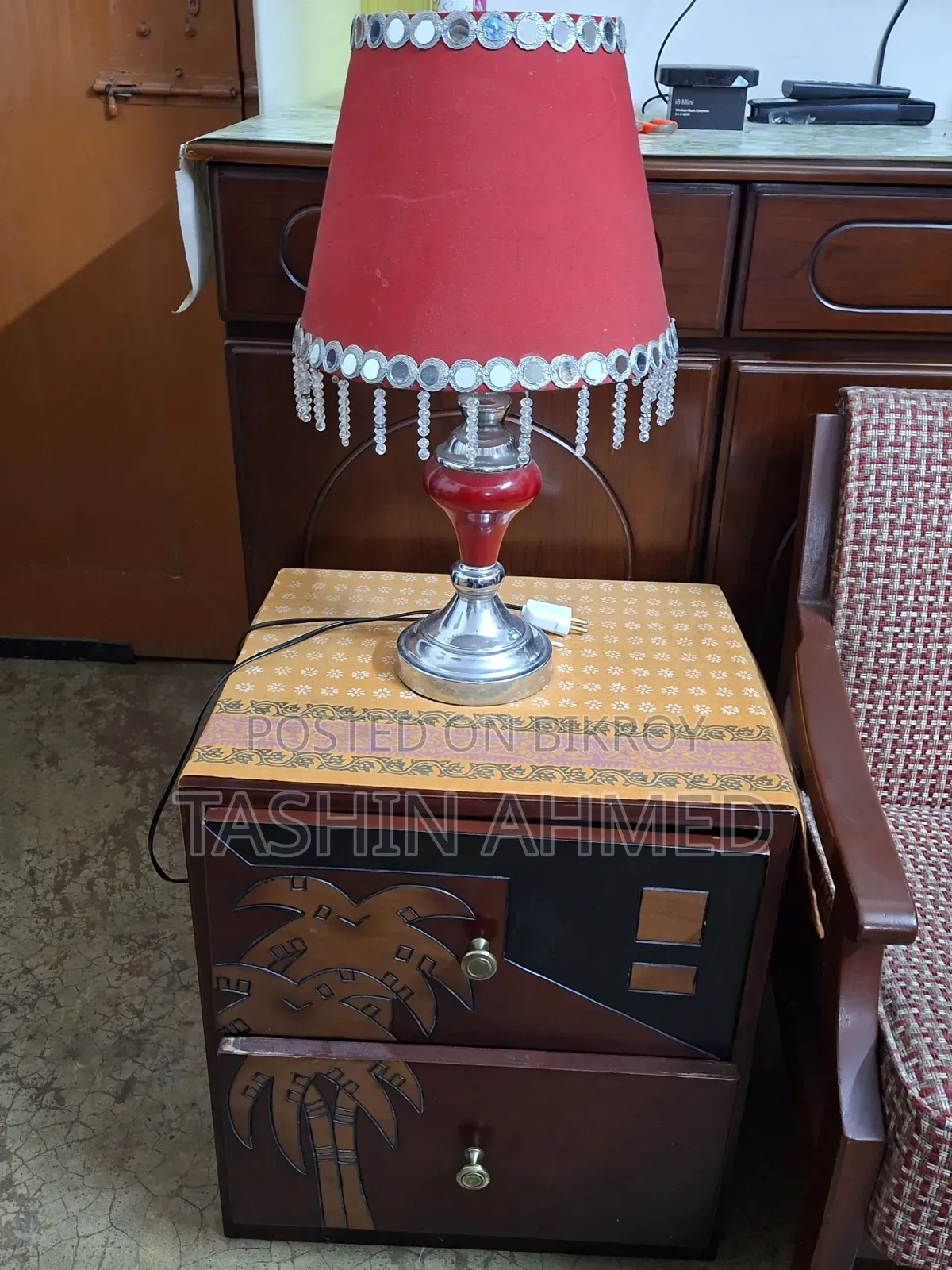 Sofa-Chair Bedside Table With Lamp