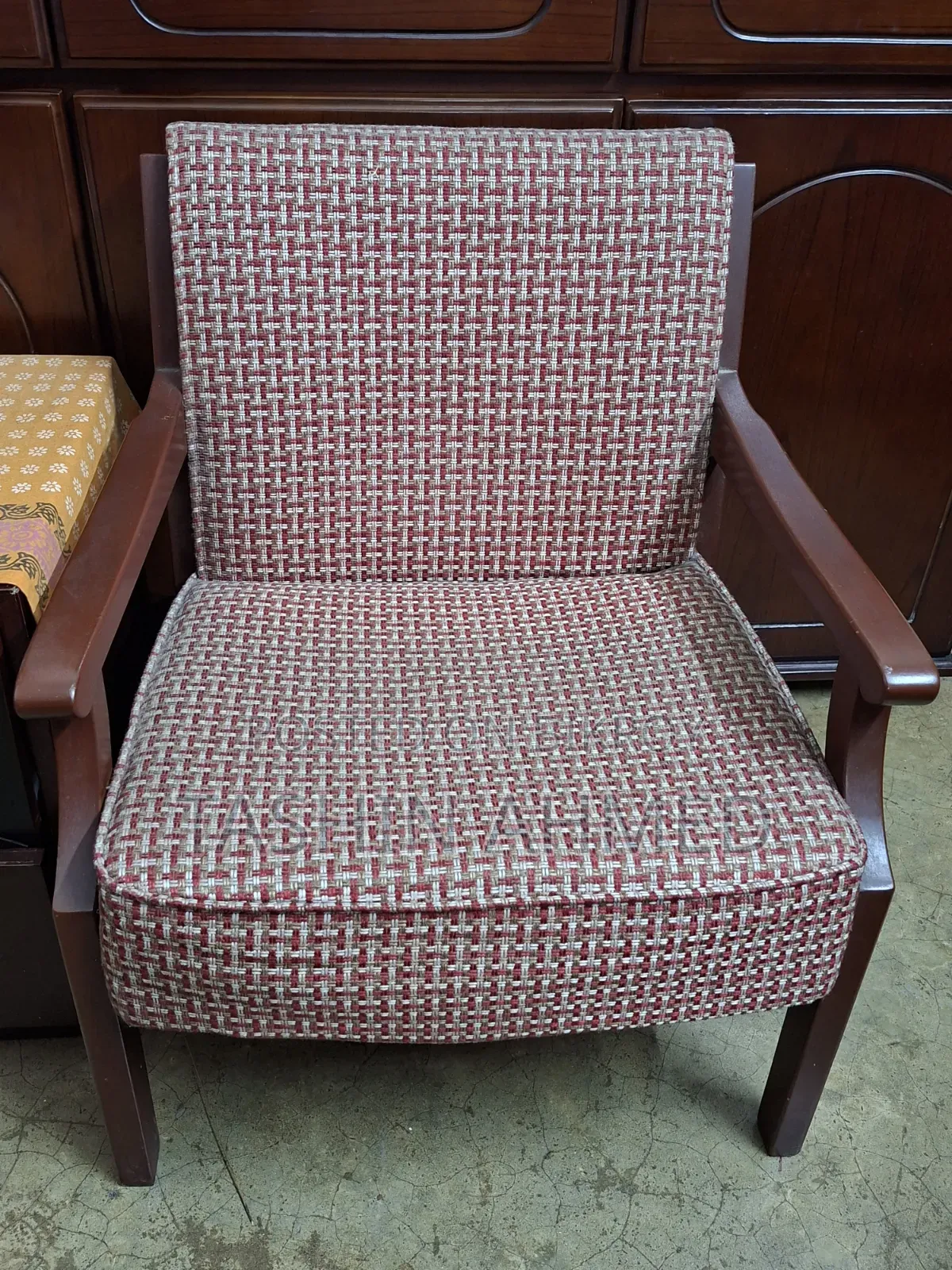 Sofa-Chair Bedside Table With Lamp