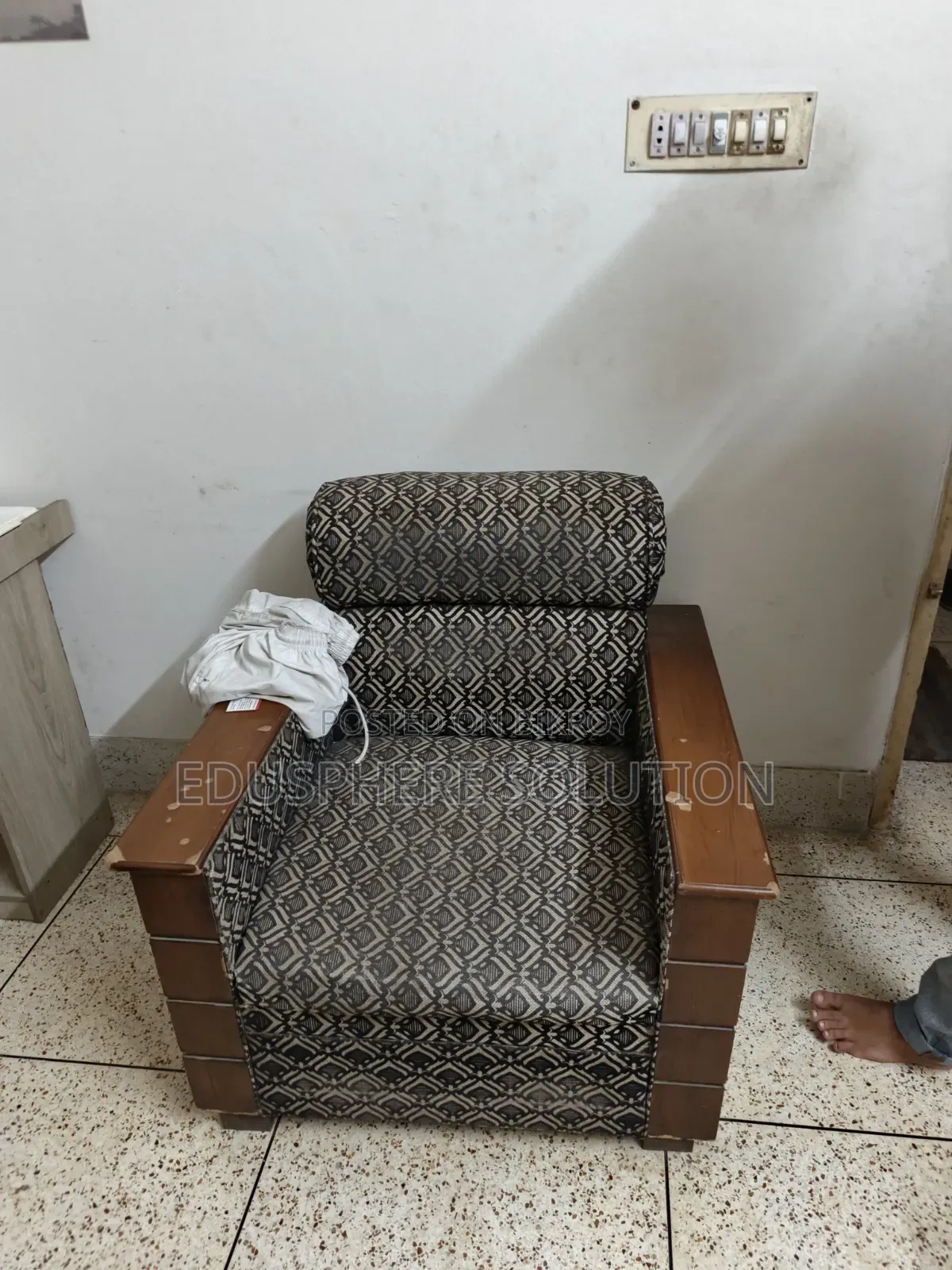 অফিসের সব মালামাল বিক্রি হবে