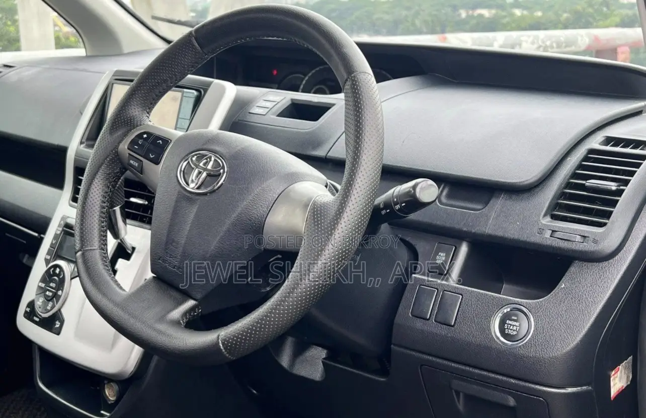 Toyota Noah Si 2011