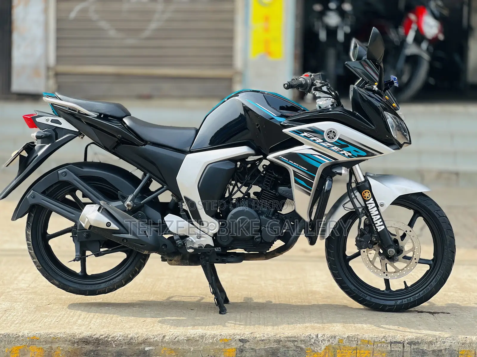 Yamaha 2018 Black