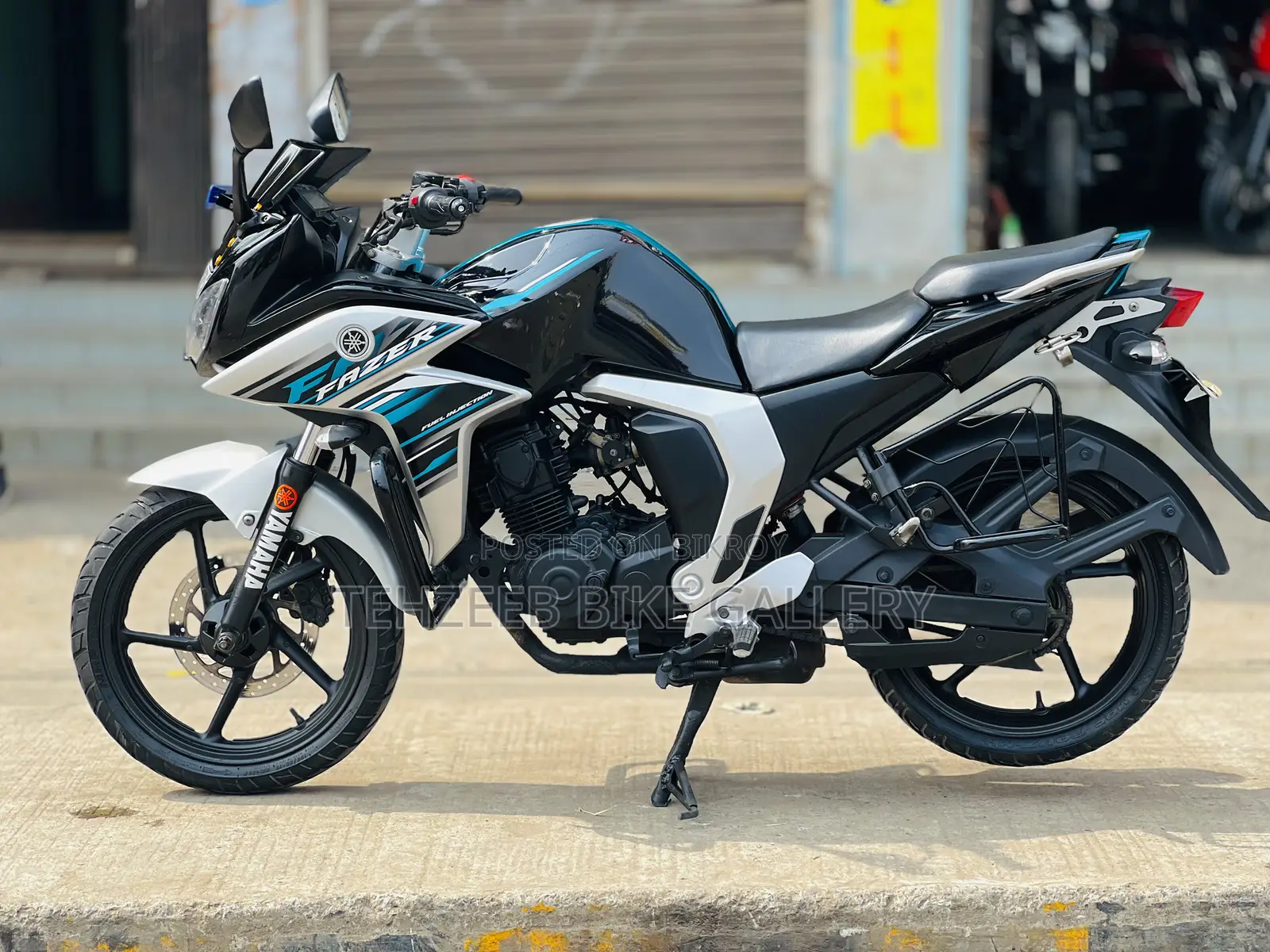 Yamaha 2018 Black