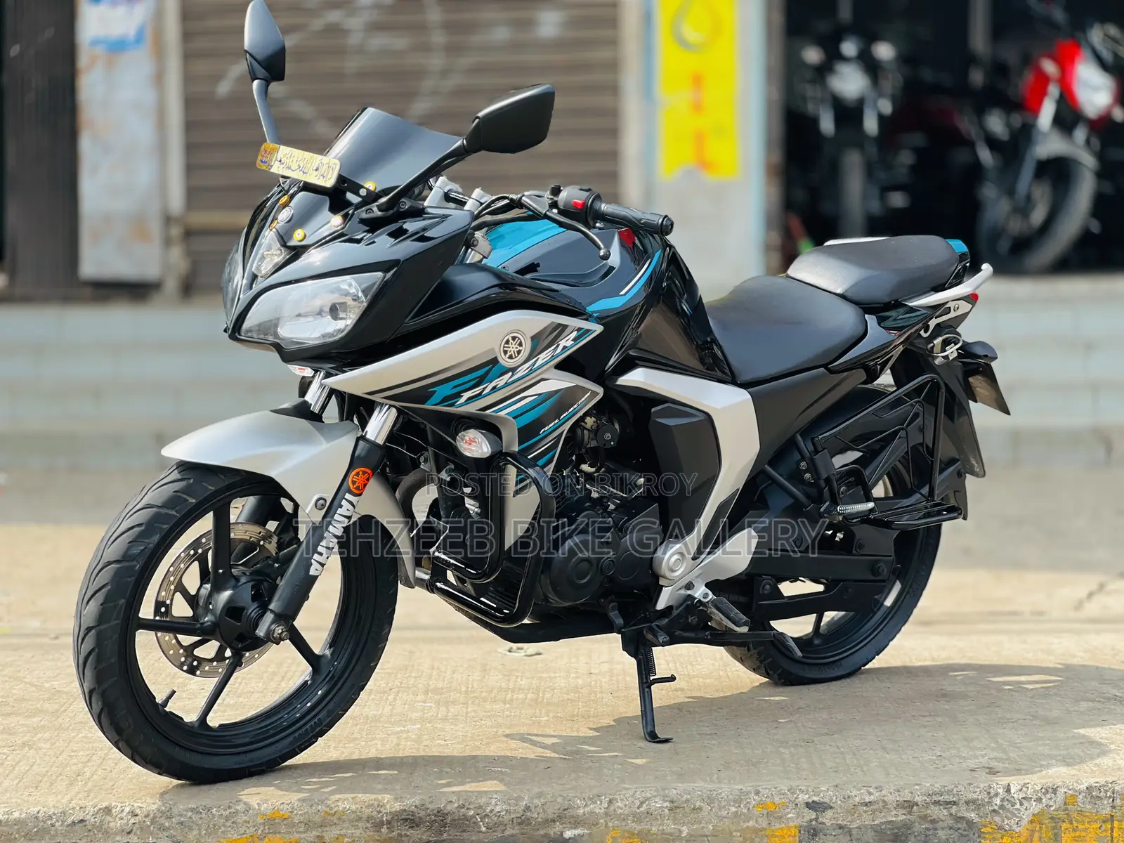 Yamaha 2018 Black
