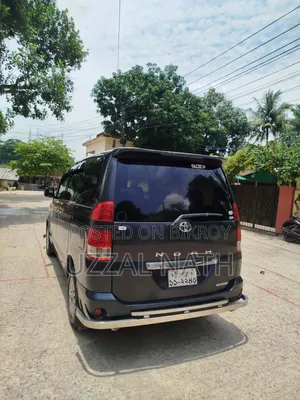 Toyota Noah 2004 Black