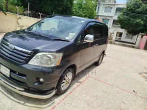 Toyota Noah 2004 Black