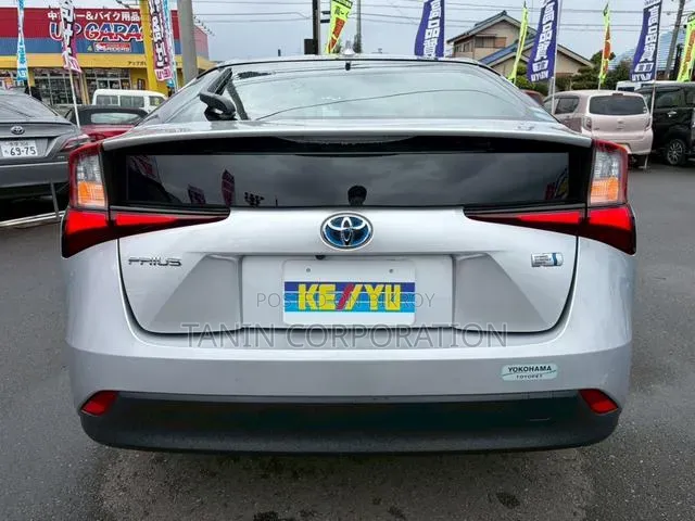 Toyota Prius 2021 Silver