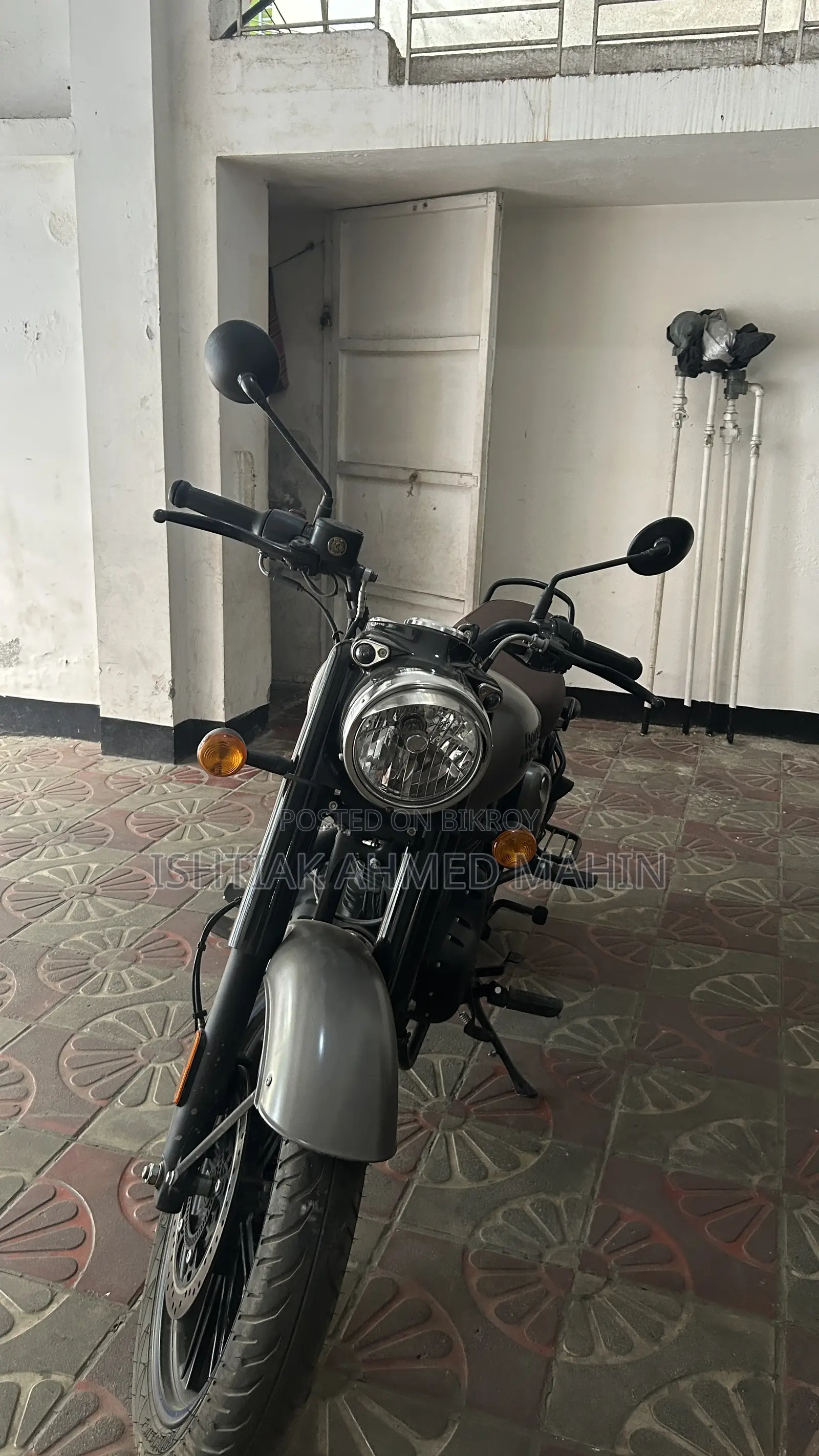 রয়্যাল এনফিল্ড ক্লাসিক ৩৫০ ২০২৫ গ্রে