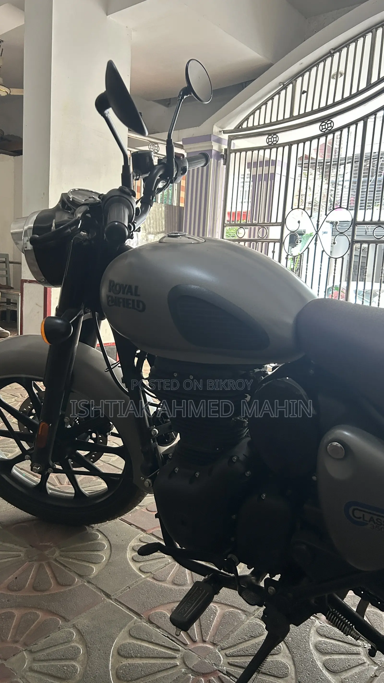 রয়্যাল এনফিল্ড ক্লাসিক ৩৫০ ২০২৫ গ্রে
