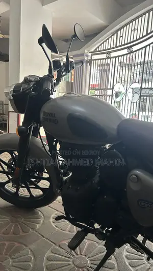 রয়্যাল এনফিল্ড ক্লাসিক ৩৫০ ২০২৫ গ্রে