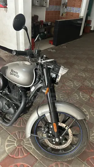 রয়্যাল এনফিল্ড ক্লাসিক ৩৫০ ২০২৫ গ্রে