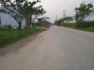 21.60 Katha Lake-View Corner Plot for Sale in Bashundhara R/A Block-P
