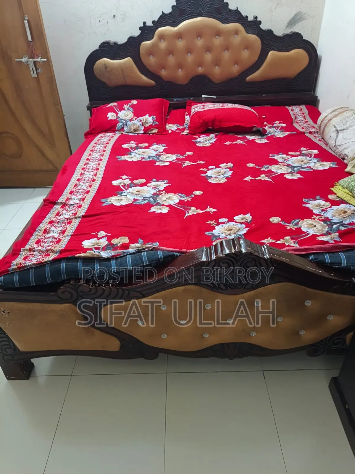 Everything will be sold together. Bed, Wardrobe, Almirah, Showcase