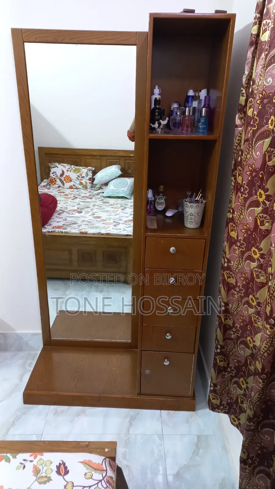 Vanity Stand/Dressing Stand