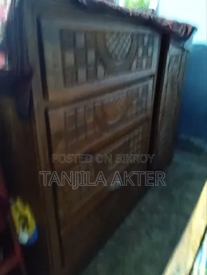 1 wooden wardrobe will be sold